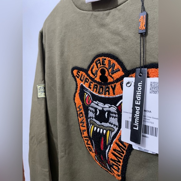 Superdry Chenille Patch Crew Sweatshirt - Picture 7 of 7